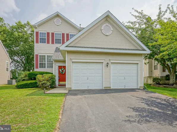 120 Arrowhead Dr, Burlington, NJ 08016