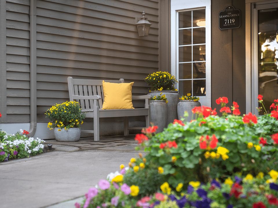 Explore Stonegate Apartments