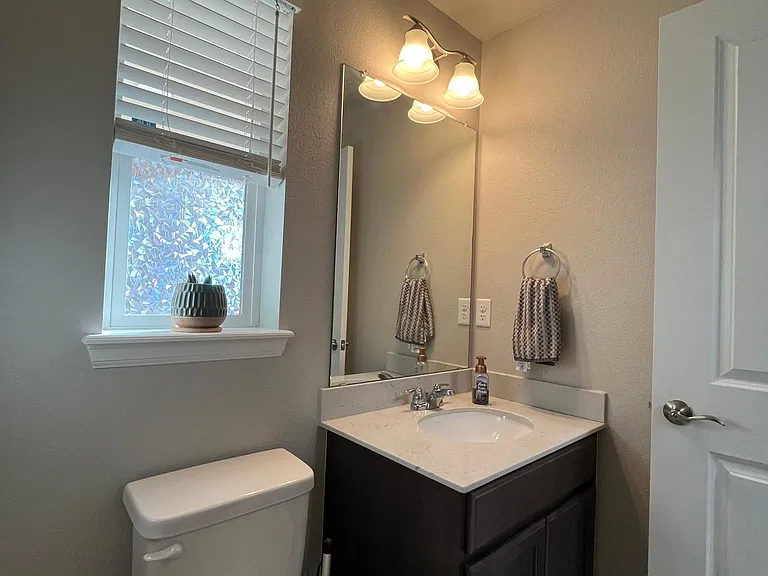 Entry way guest bath