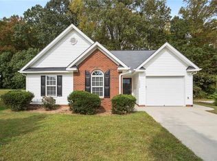 4240 Oakridge Place Dr, Winston Salem, NC 27107