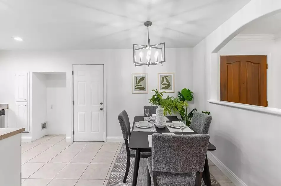 3 bed, 1261 sqft, $2,600 — Photo 2