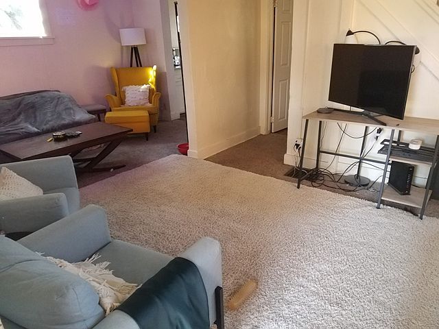 1123 University Apt. A - living room