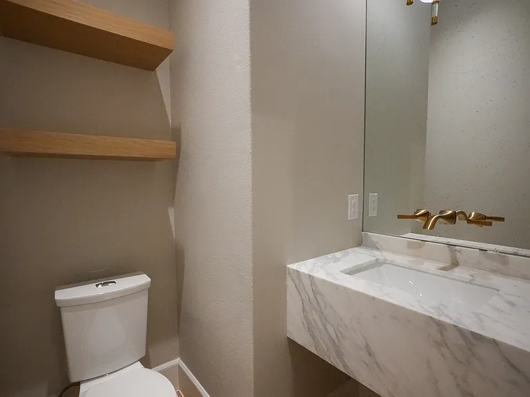 3529 Asbury St — Photo 2