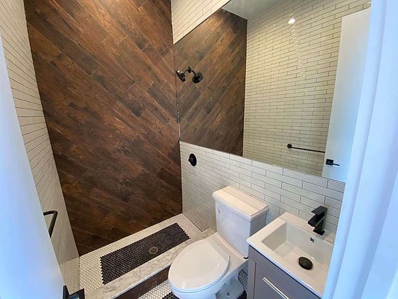 4th image of 644 Lorimer St #308