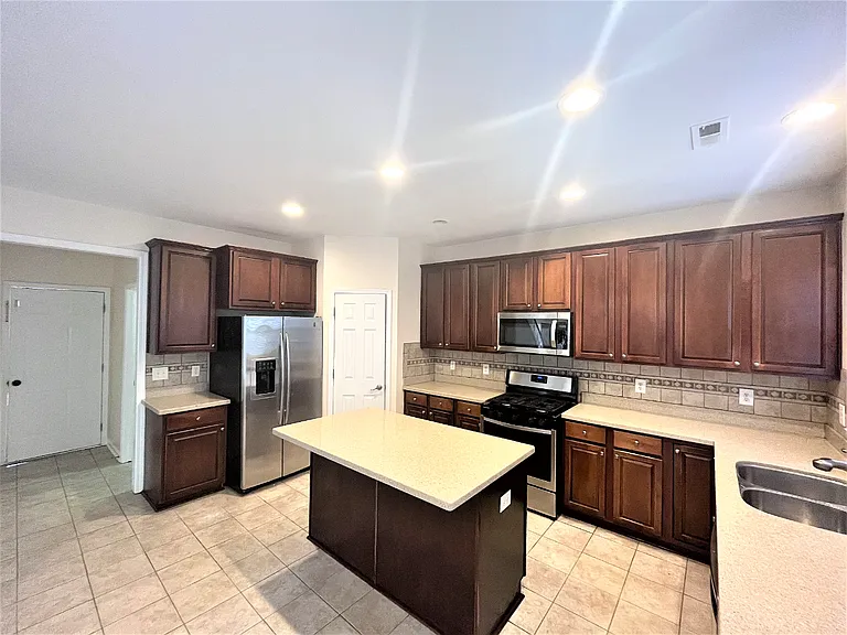 412 Howard Grove Pkwy — Photo 6