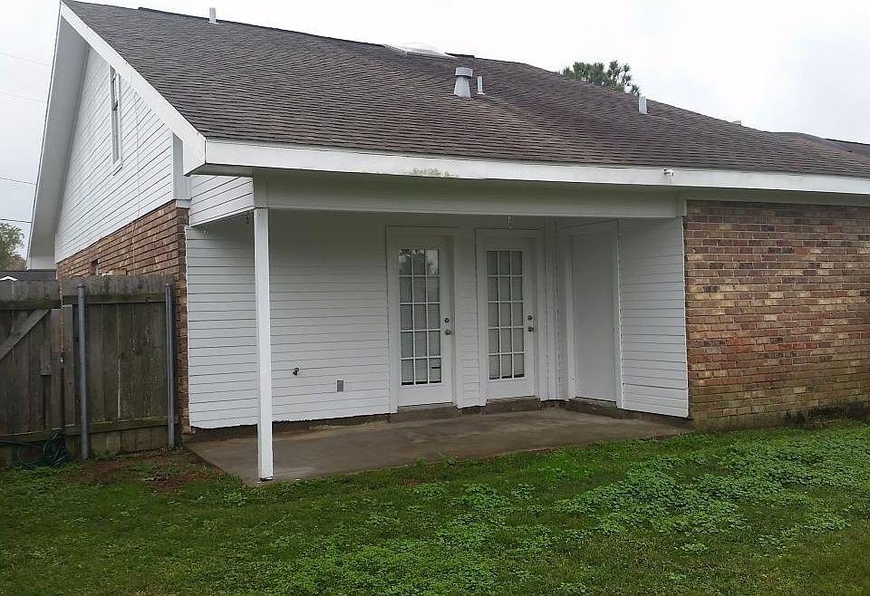 Back yard covered patio