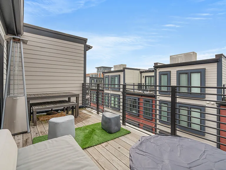 607 Slade Ct — Photo 17