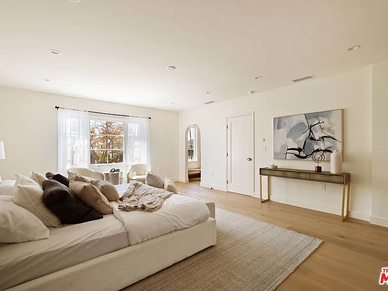 308 S Highland Ave — Photo 31