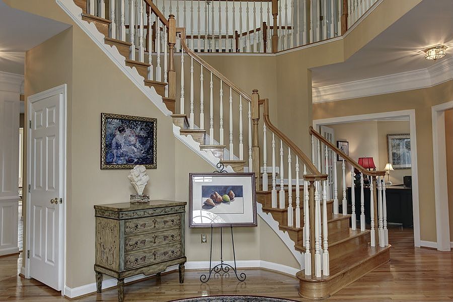 Soaring 2 story Foyer