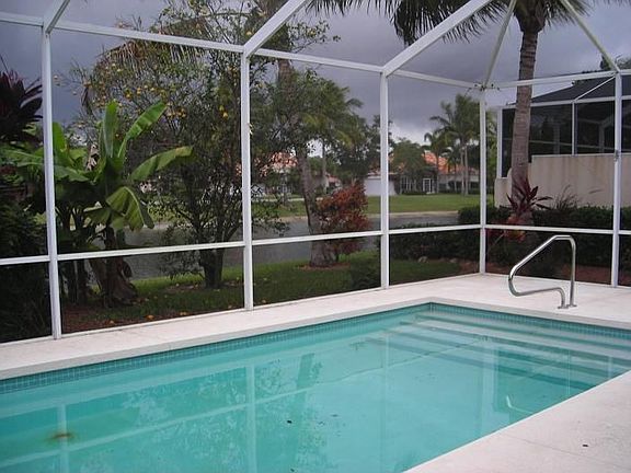 Screened lanai & pool