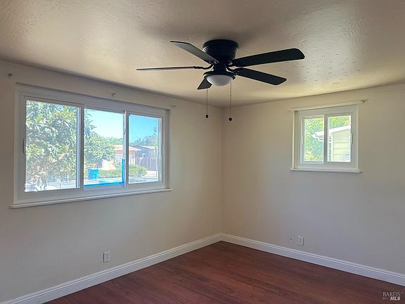 4th image of 576 Cottonwood Drive