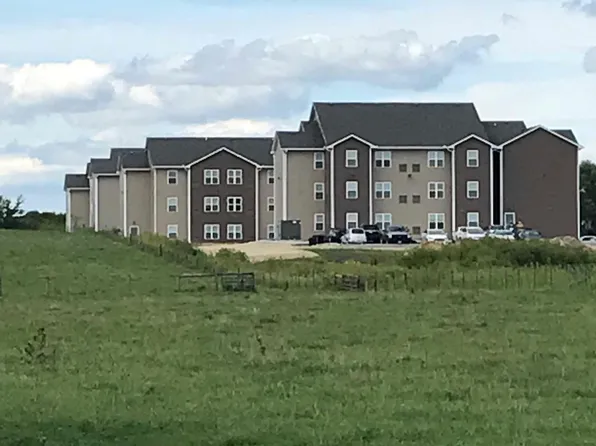 825 Kirkwood Pkwy SW #1, Cedar Rapids, IA 52404