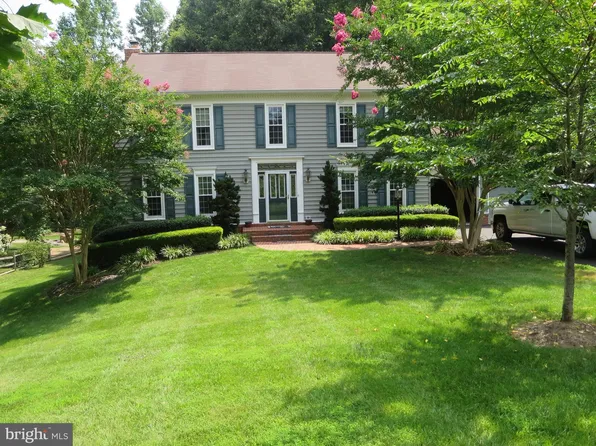 12729 Falcon Dr, Woodbridge, VA 22192