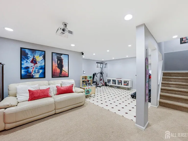 3 Dorchester Dr — Photo 31