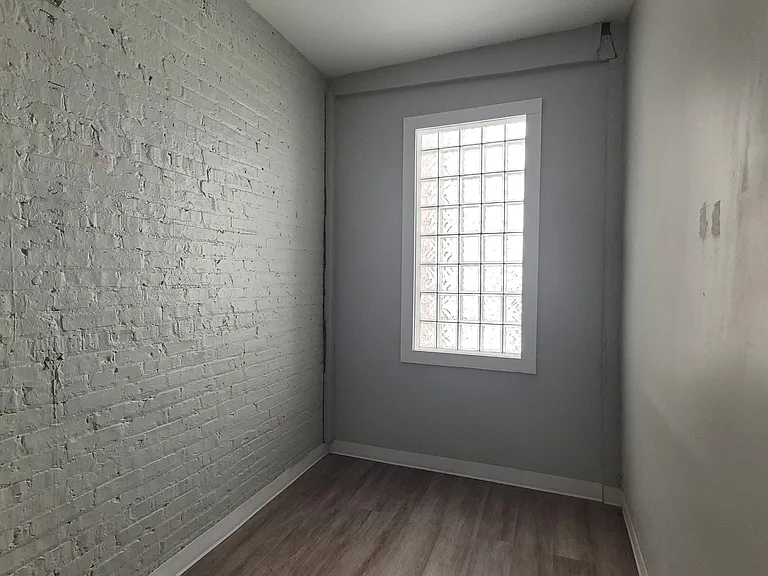 1325 Van Buren St #1 — Photo 8