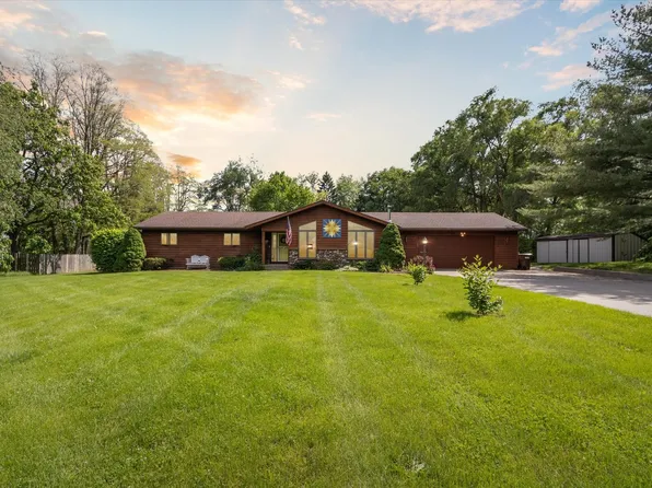 8519 Nolan St, Harvard, IL 60033