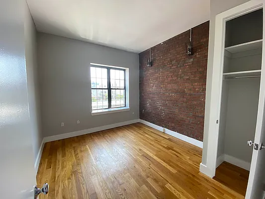 Rented by Premier Metro Realty Corp | media 30