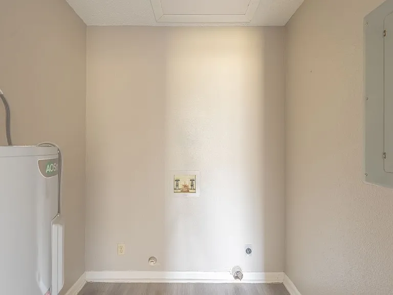 1515 Geneva St — Photo 13