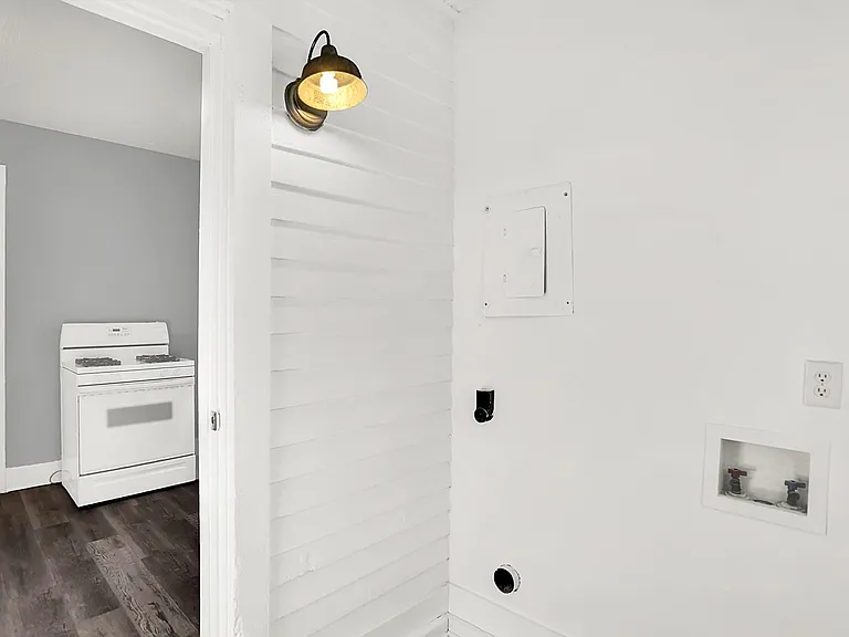 1020 N Rural St — Photo 3