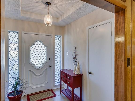 4th image of 714 Brighton Ln