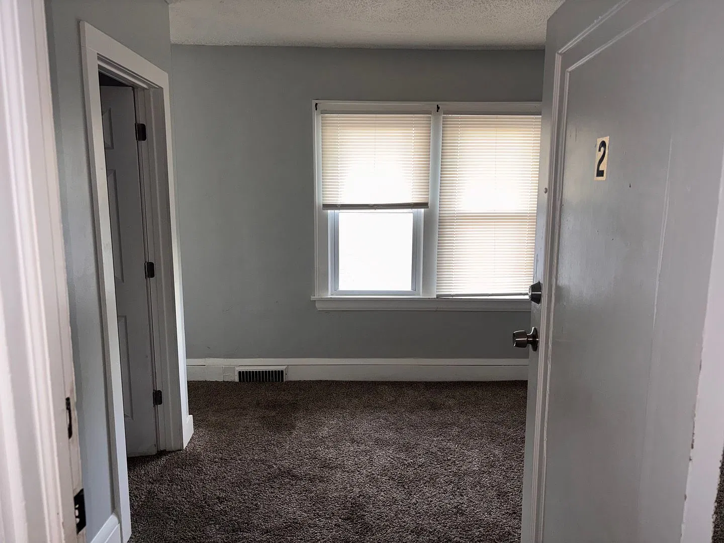 810 Thayer St — Photo 4