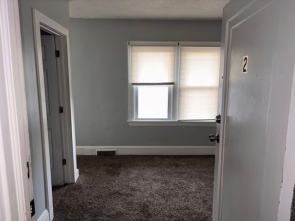 4th image of 810 Thayer St APT 2