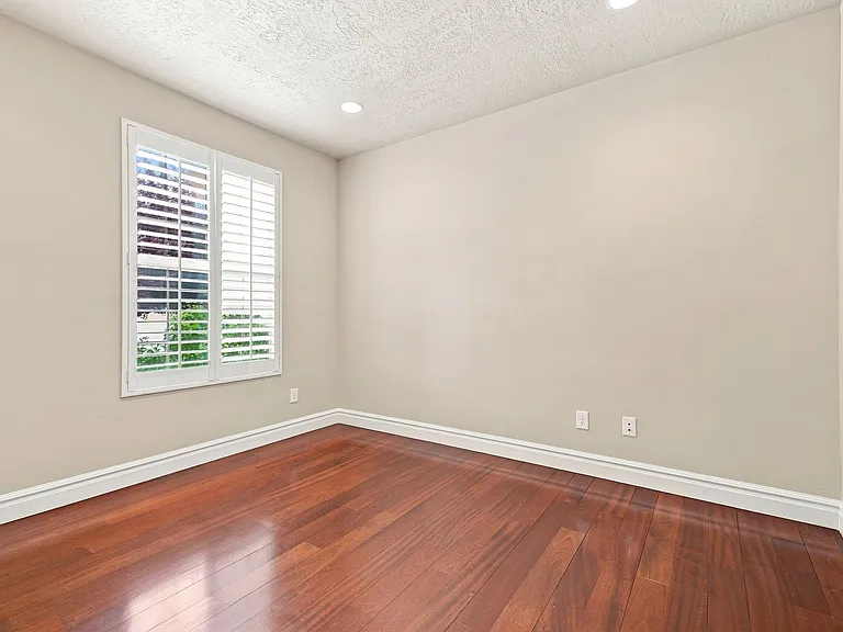 1360 E Foxmont Ln — Photo 4