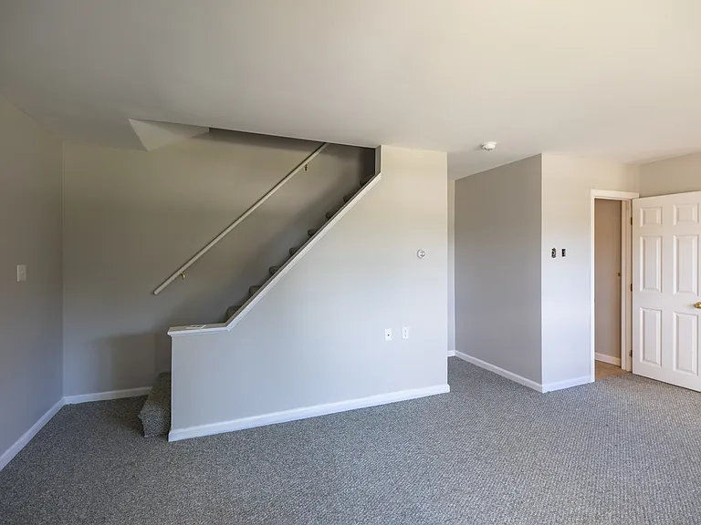 73 Millbrook Ln — Photo 15