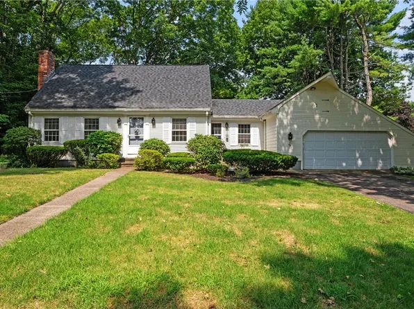 7 Walcott Ln, Cumberland, RI 02864