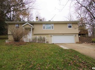 200 Archery Dr, Blue Grass, IA 52726