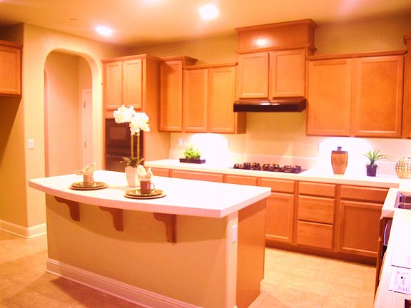 4th image of 3885 Martis St