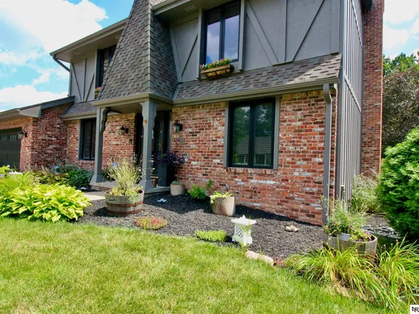 16235 Bancroft Cir, Omaha, NE 68130