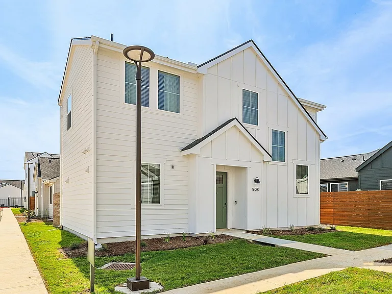 YardHomes Trailside Unit 908 Exterior