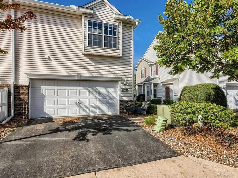10997 Oak Grove Cir — Photo 1