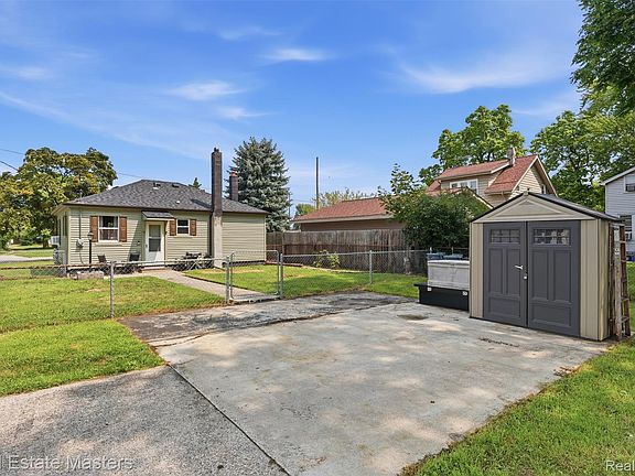3rd image of 1014 Cypress St