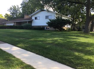 301 Hillside Ln, Bloomington, IL