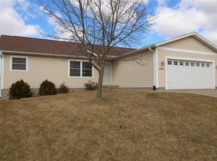 5940 York Ave, Marion, IA 52302