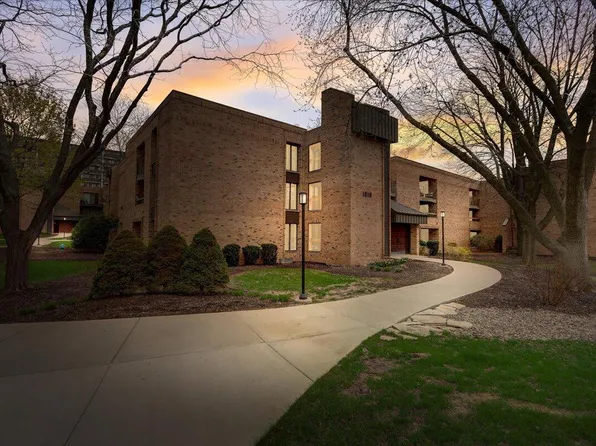 1818 East Shorewood BOULEVARD #309, Shorewood, WI 53211