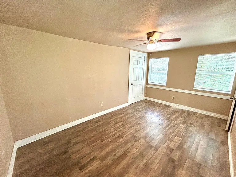 1137 W Ashby Pl #6 — Photo 9