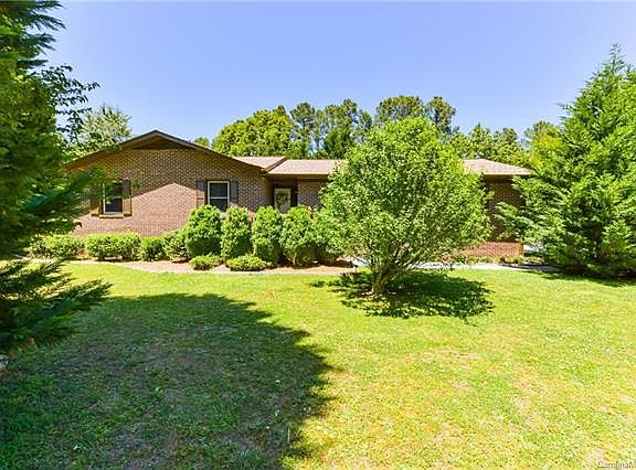 2nd image of 934 Idlewild Dr #237
