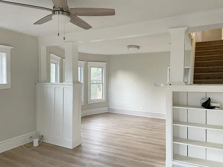 402 Howard St — Photo 3