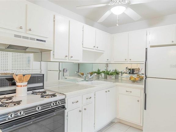 5th image of 5660 80th St N Unit B202