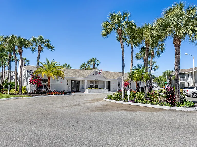Coral Palms Apartments — Photo 29