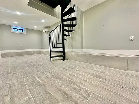 Rented by Outlive | media 8