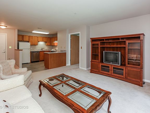 3rd image of 605 Barrington Ave APT 238