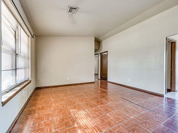 3rd image of 837 Briarlane Rd