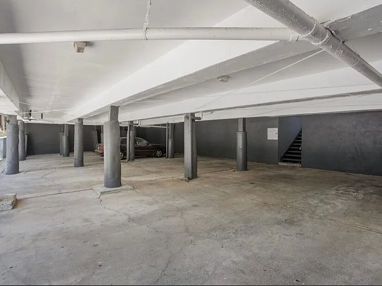 Marian Condos — Photo 59