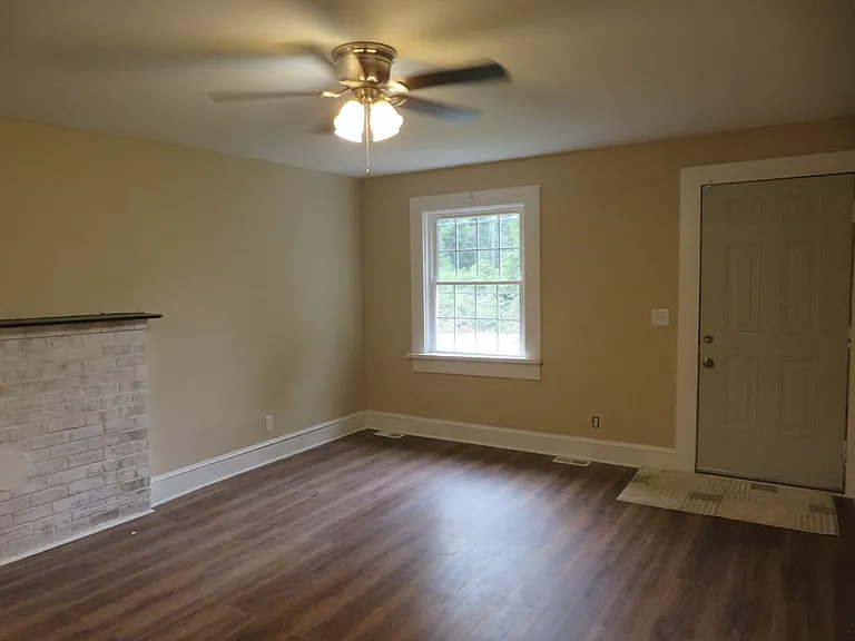 331 Glenwood Ct — Photo 6