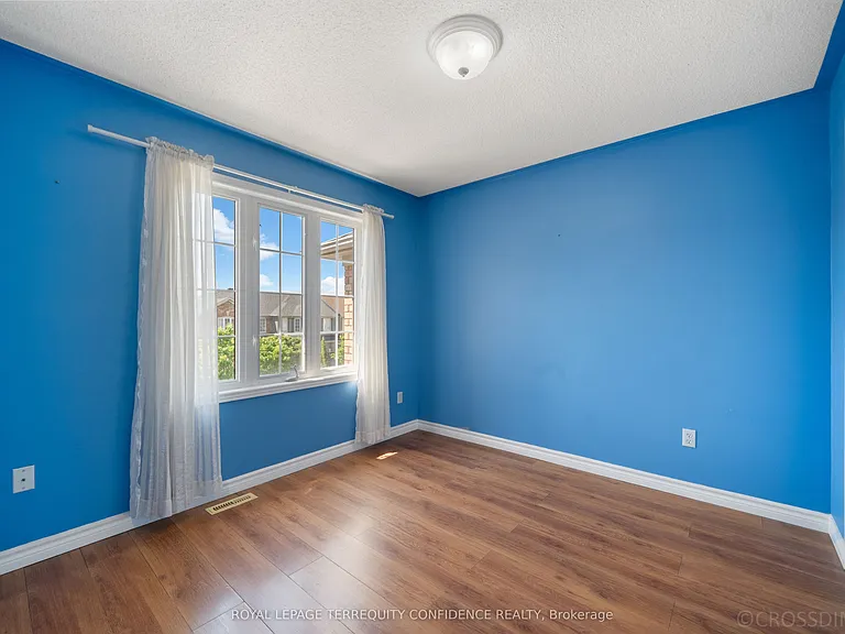 131 Laurelhurst Cres — Photo 20