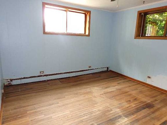 4th image of 429 Sears St